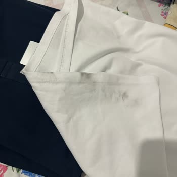 Boyner'den Sipariş Edilen Tişörtte Belirgin Siyah Lekeler, Çözüm Beklentisi