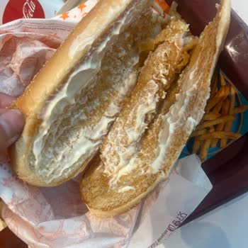 Popeyes İzmir Şubesinde Tavuk Burgerde Eksik Malzeme Ve Kötü Müşteri Yaklaşımı