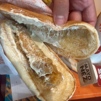 Popeyes İzmir Şubesinde Tavuk Burgerde Eksik Malzeme Ve Kötü Müşteri Yaklaşımı