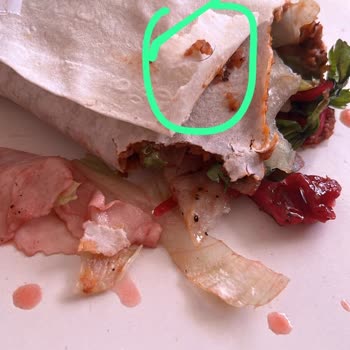 Komagene Şubesinde Çiğ Köfte Dürüme Böcek Ve Kıl Düşmesi
