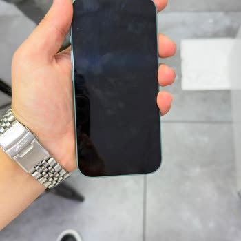 Apple Telefonu 16 Servis Sonrası Ekran Çizik Ve Yağlı Parmak İzleriyle Mağduriyet