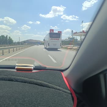 Sivas Kayseri Yolunda Otobüsün Ani Sollama Manevrası Neredeyse Zincirleme Kazaya Neden Oldu