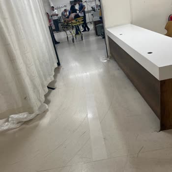 Acilde Uzun Bekleme, Bilgi Eksikliği Ve Saygısız Doktor Tutumu