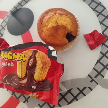 Magma Çikolatalı Kekte Önceden Isırılmış Görünüm Hijyen Endişesi