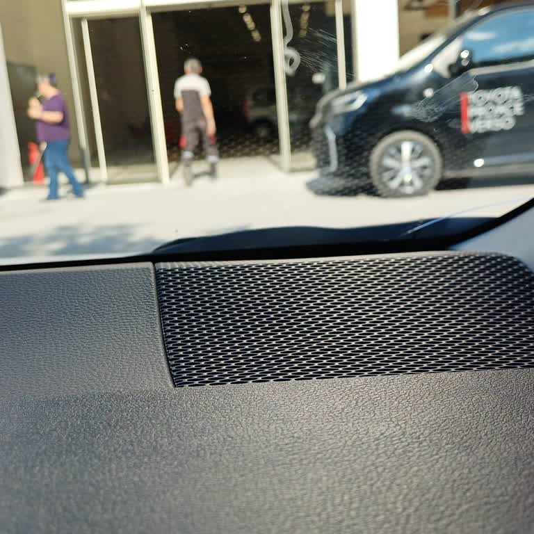 Toyota Corolla Ön Camında İçten Çatlak, Garanti Kapsamında Değişim Talebi