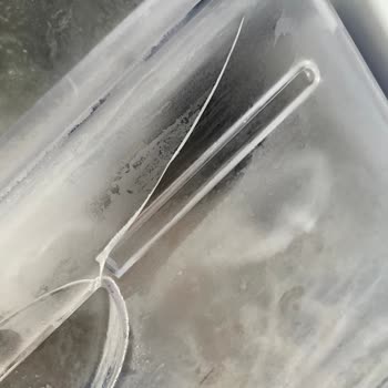 Uğur Derin Dondurucumda İç Çatlak Ve Garanti Reddi