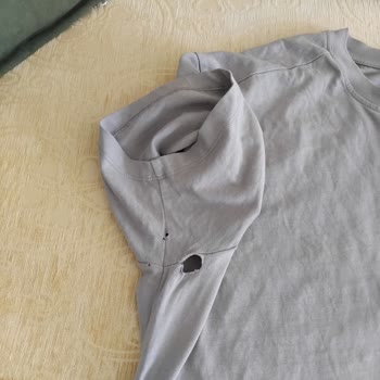 Mavi Boğazlı Tişört İlk Yıkamada Yırtıldı Ürün Kalitesi Sorunu