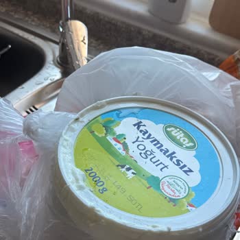 Karmar Market'ten Gelen Kırık Yumurta Ve Patlamış Yoğurt İçin Ücret İadesi Talebi