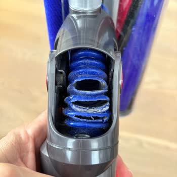 Dyson Sert Zemin Başlığı Hortumu Kısa Sürede Yırtıldı Ve Ücretsiz Değişim Reddi