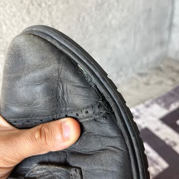 FLO Mağazasından Alınan Ayakkabının Yırtılan Tabanı Ve Dikiş Sorunu İçin Değişim Talebi