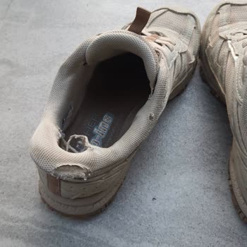 Kısa Sürede Yırtılan Skechers Slip-Ins Ayakkabı İç Desteği İçin Ücretsiz Değişim Talebi