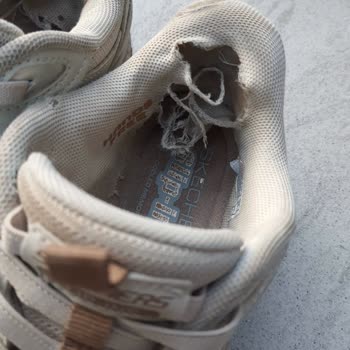 Kısa Sürede Yırtılan Skechers Slip-Ins Ayakkabı İç Desteği İçin Ücretsiz Değişim Talebi