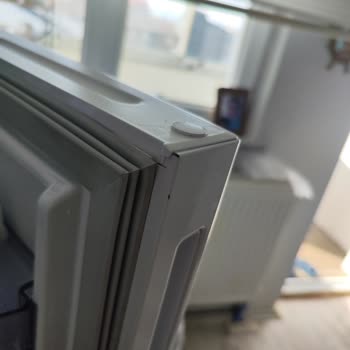 Arçelik Buzdolabında Üretim Kusuru Nedeniyle Kapak Ve İç Bölümde Açılma