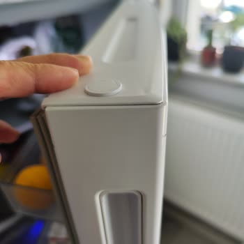 Arçelik Buzdolabında Üretim Kusuru Nedeniyle Kapak Ve İç Bölümde Açılma
