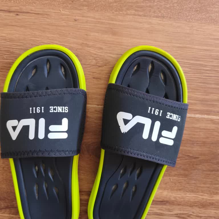 Deichmann Refused Refund for Fila Slides That Lettering Rubbed Off After 5 Wears