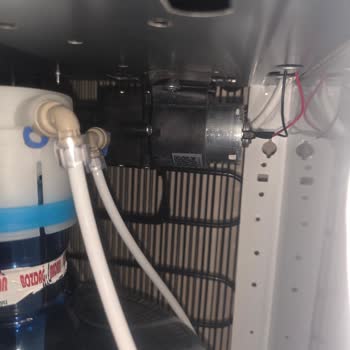 Gürültülü Su Sebili Ve Saygısız Servis Yaklaşımı