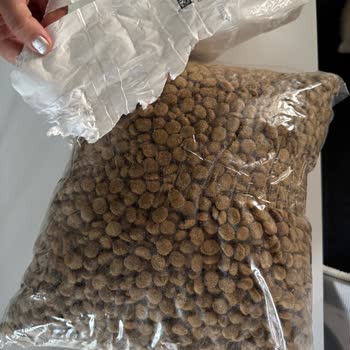 Açık Poşet Mama Gönderildi, Firma Cevapsız Kaldı