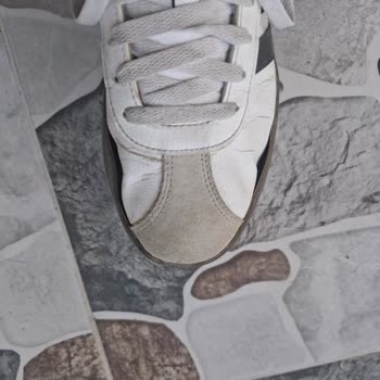 Adidas Court 3.0 Sneaker Kalite Sorunu Yanlardan Patlama