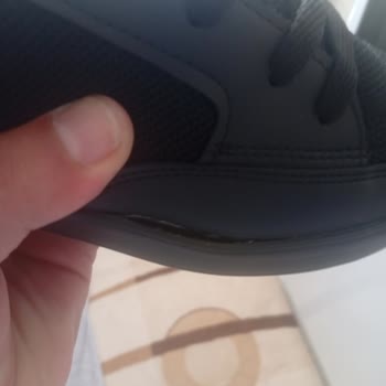 Defolu Spor Ayakkabı Teslimatı Ve Hızlı Değişim Talebi