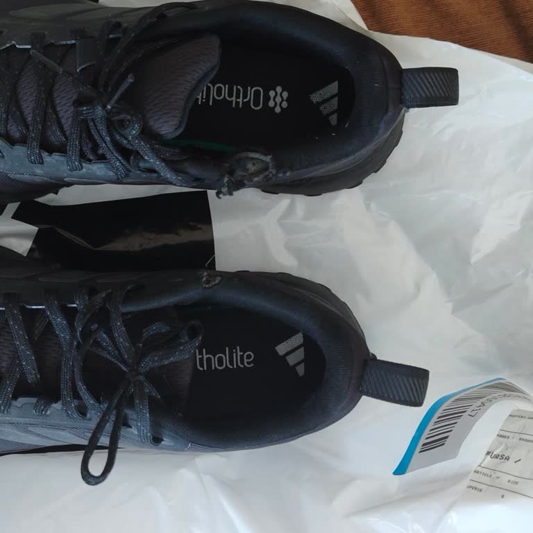 Adidas Ayakkabısında Kısa Sürede Yırtılan Bilek Kısmı Nedeniyle Ayıplı Mal Ve İade Talebi