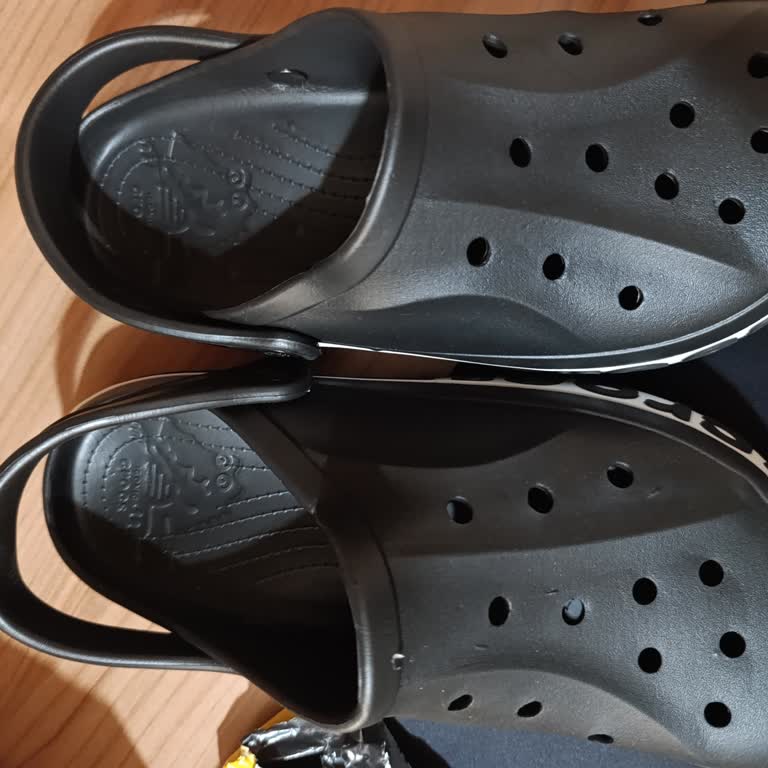 Crocs Terliklerde Hasarlı Ürün Üzerine Ücret İadesi Talebi