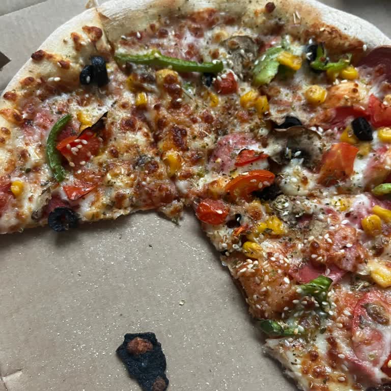 Bursa Yıldırım Selçukbey Şubesinde Kuru Ve Malzeme Az Pizza Şikayeti