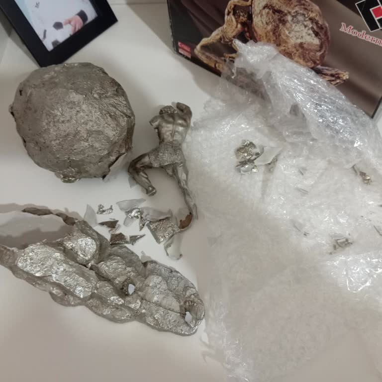 Kırık Biblo Teslimatı Ve Dolap Müşteri Hizmetlerinin Sessizliği