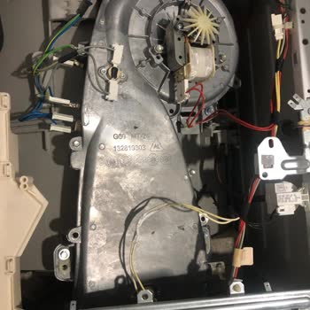 Kurutmalı Çamaşır Makinesinde Usulsüz Servis Ve Yangın Riski
