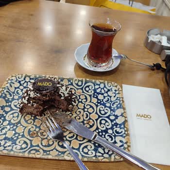 Mado Venezia Outlet’te Kalitesiz Tatlılar Ve Yanlış Servis