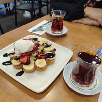 Mado Venezia Outlet’te Kalitesiz Tatlılar Ve Yanlış Servis