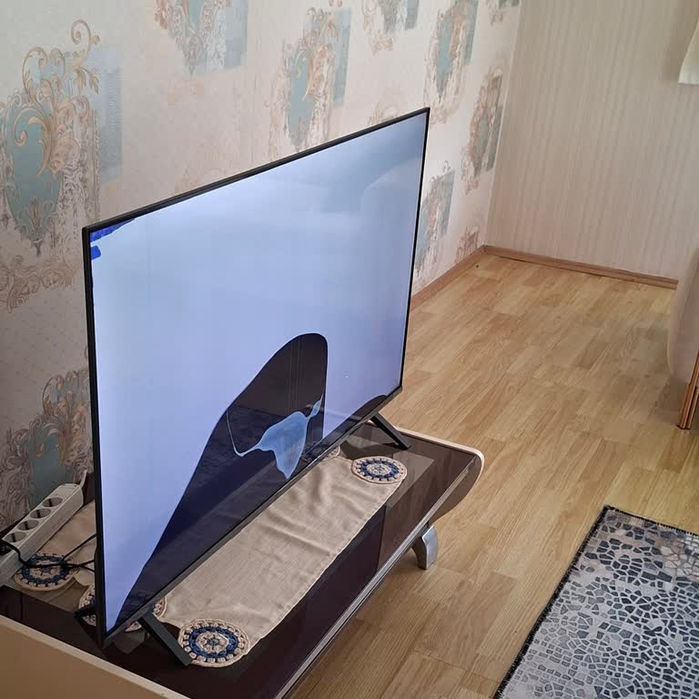 İlk Kurulumda Kırık Ekranlı LG TV İçin Acil Değişim İsteği