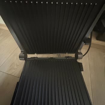 Philips Tost Makinesinde Pişirme Yüzeyi Soyulması Ve Renk Değişimi, Yetkili Servisin Çözüm Sunmaması