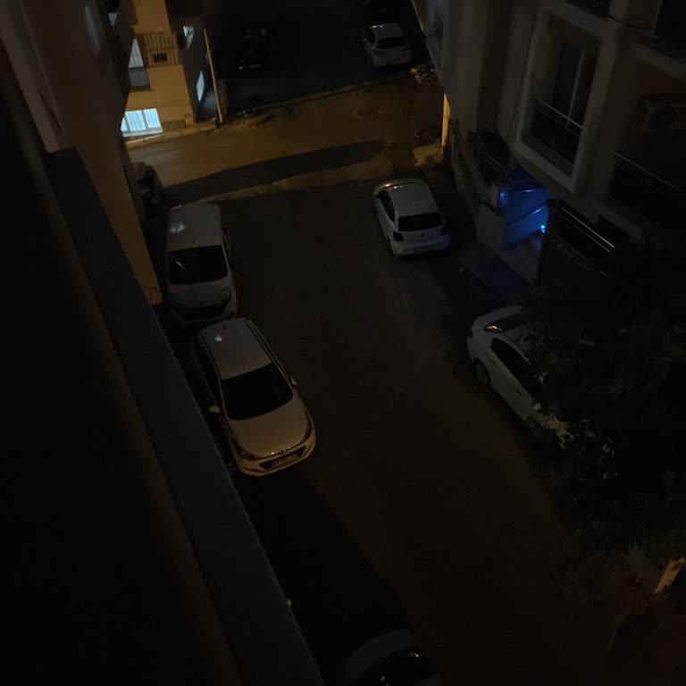Karabağlar Vatan Mahallesi Sokak Aydınlatması 8 Aydır Çalışmıyor, Güvenlik Sorunu Artıyor