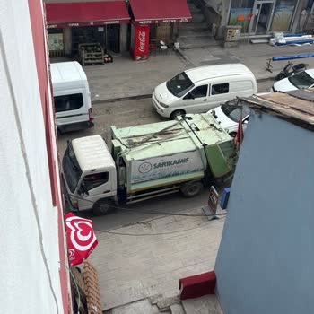 Aras Kargo Sarıkamış Şubesinde Teslimat Kodu Alınmadan Paketler Apartman Girişine Bırakıldı