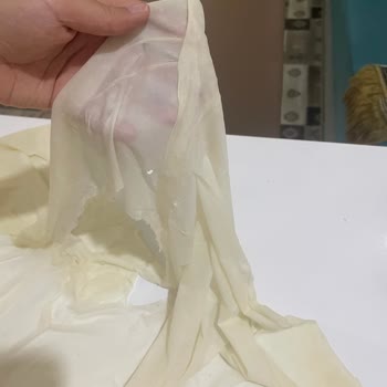 A101 Yozgat Şubesinde Nimet Yufka Paketi Açıldığında Yırtık Ve Buruşuk Poşet Benzeri Malzeme Çıktı