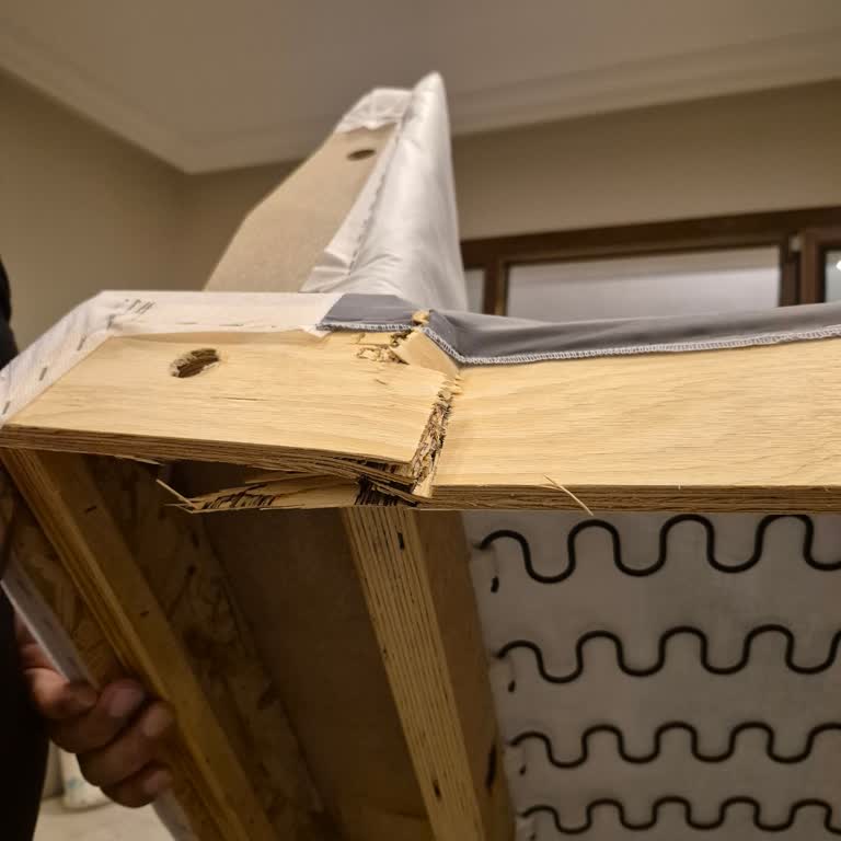IKEA Mağazasından Gelen 3’lü Koltukta Kırık Taşıyıcı İskeleti Ve Cevapsız Müşteri Hizmetleri