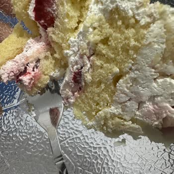 Özel Kremalı Pasta Yerine Kremşanti Gelen Sipariş İçin Ücret İadesi Talebi