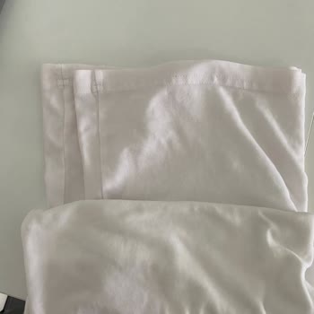 Yumoş Çamaşır Parfümü Beyaz Kıyafetlerime Ve Eşyalara Pembe Boya Verdi