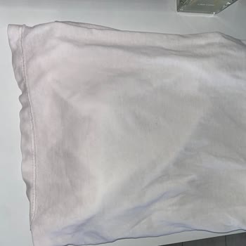 Yumoş Çamaşır Parfümü Beyaz Kıyafetlerime Ve Eşyalara Pembe Boya Verdi