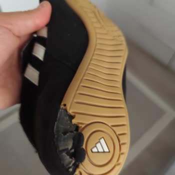 Adidas Güreş Ayakkabısının Kısa Sürede Parçalanması Ve Kullanıcı Hatası İddiası Şeffaf Değil
