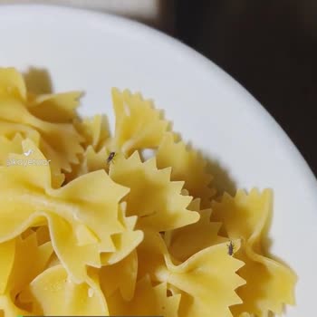 Makaroma Farfalle Makarna İçinden Çıkan Böcekler