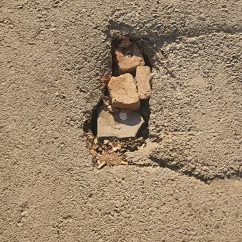 Konak Belediyesi Yol Çökmesini İhmal Ediyor