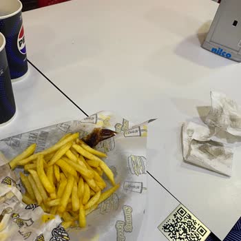 I Am Demanding a Full Refund From Carl’s Jr. After Terrible Dining Experience