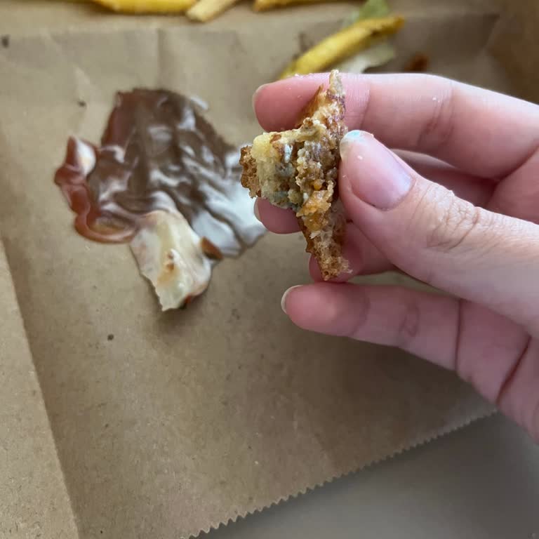 Carl’s Jr. Served Spoiled Moldy Cheese Posing Severe Food Poisoning Hazards