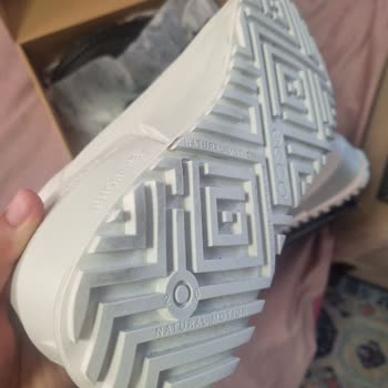 Ecco Shipped Worn Shoes With Dirty Soles as Brand New Under Order p116646825