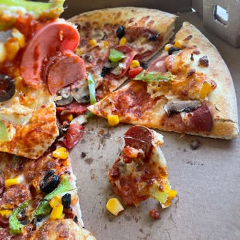 Domino’s Pizza’da Metal Tel Bulunması Ve Haksız Kola Ücreti Talebi
