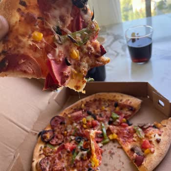 Domino’s Pizza’da Metal Tel Bulunması Ve Haksız Kola Ücreti Talebi