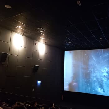 Salon Işıkları Aniden Açıldı Ve Film İzleme Keyfim Bozuldu