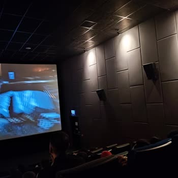 Salon Işıkları Aniden Açıldı Ve Film İzleme Keyfim Bozuldu