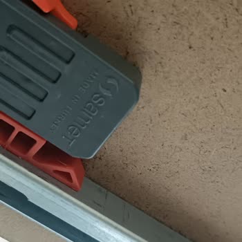 Samet Mutfak Dolabı Çekmece Raylarındaki Fren Tırnakları Kırıldı Yedek Parça Talep Ediyorum